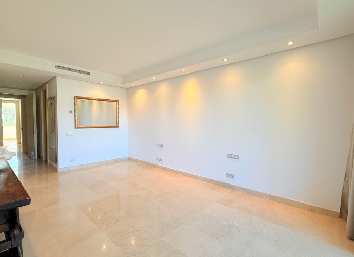 Appartement milieu d’Etage situé à The Golden Mile La Trinidad  - 10
