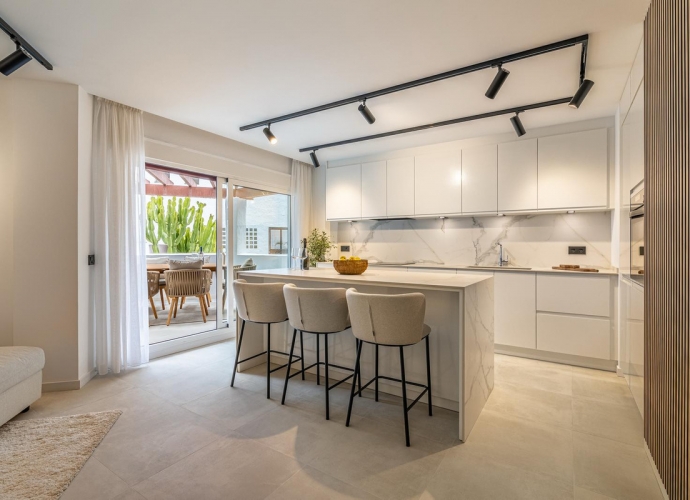 Appartement milieu d’Etage situé à Nueva Andalucía La Maestranza  - 1
