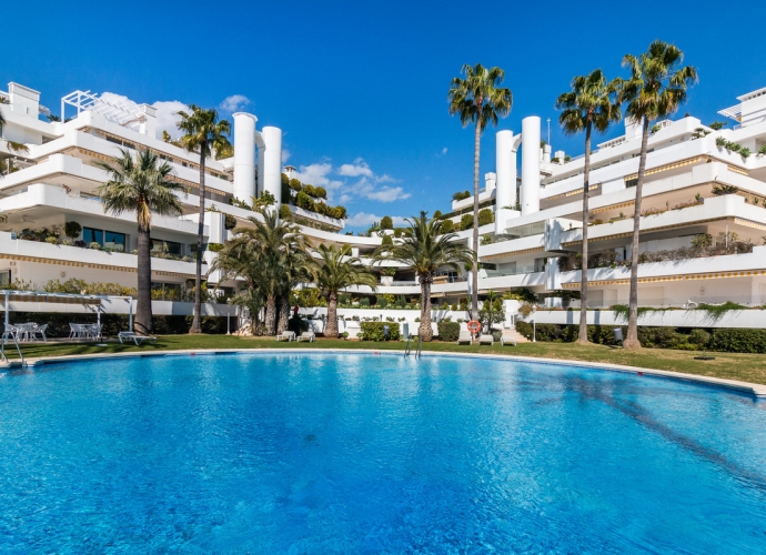 Apartment Middle Floor in The Golden Mile Las Terrazas de las Lomas  - 1