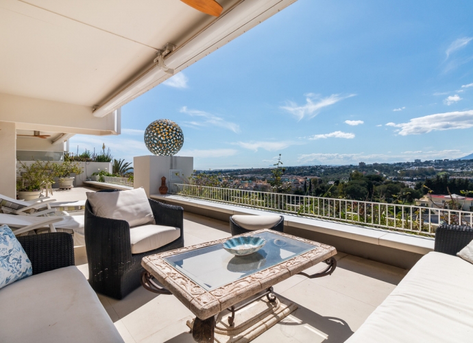 Apartment Middle Floor in The Golden Mile Las Terrazas de las Lomas  - 2