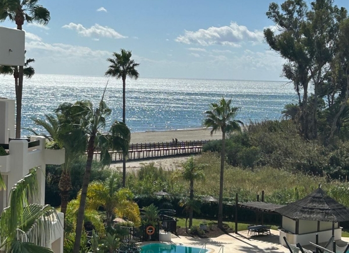 Apartamento Planta Baja en New Golden Mile - 1