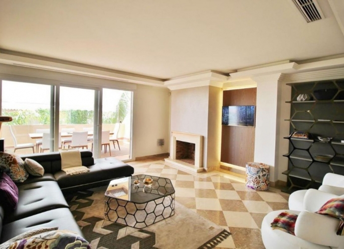 Appartement milieu d’Etage situé à Nueva Andalucía Vista Real  - 1