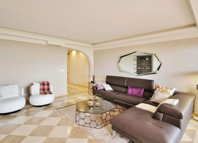 Appartement milieu d’Etage situé à Nueva Andalucía Vista Real  - 2