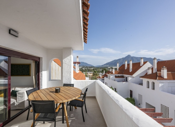 Appartement milieu d’Etage situé à Nueva Andalucía La Maestranza  - 1
