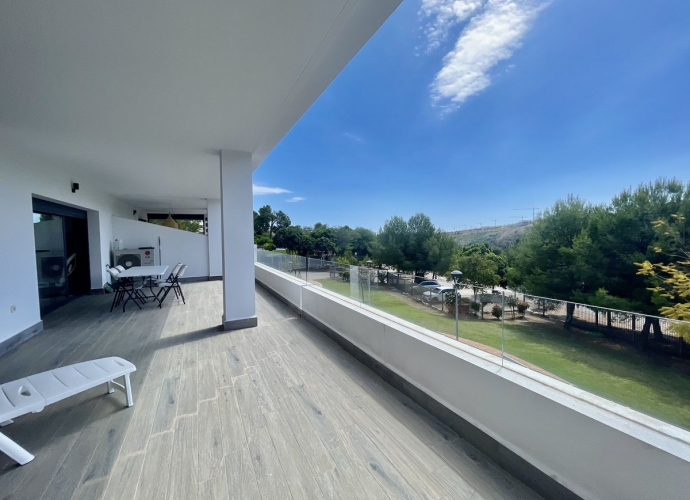 Apartamento Planta Media en Estepona - 1