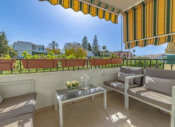 Apartamento Planta Media en Guadalmina Alta - 1