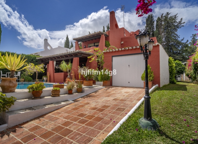 Villa Detached in Nueva Andalucía - 2