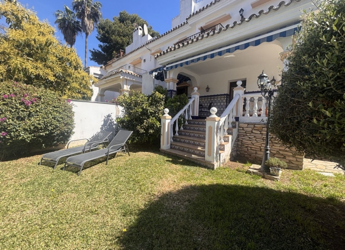 Villa Semi Detached in Nueva Andalucía - 1