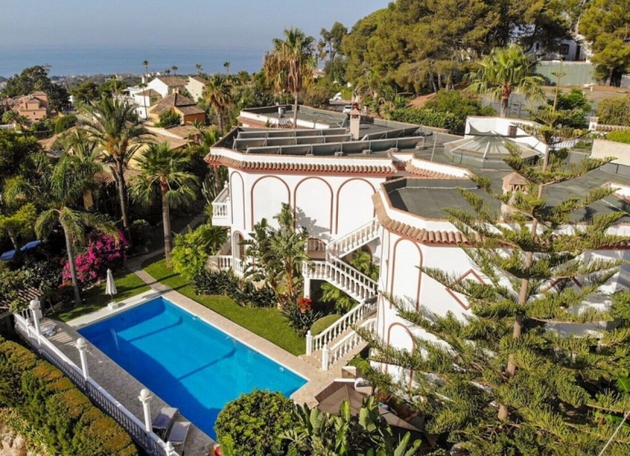 Villa Detached in Las Chapas - 1