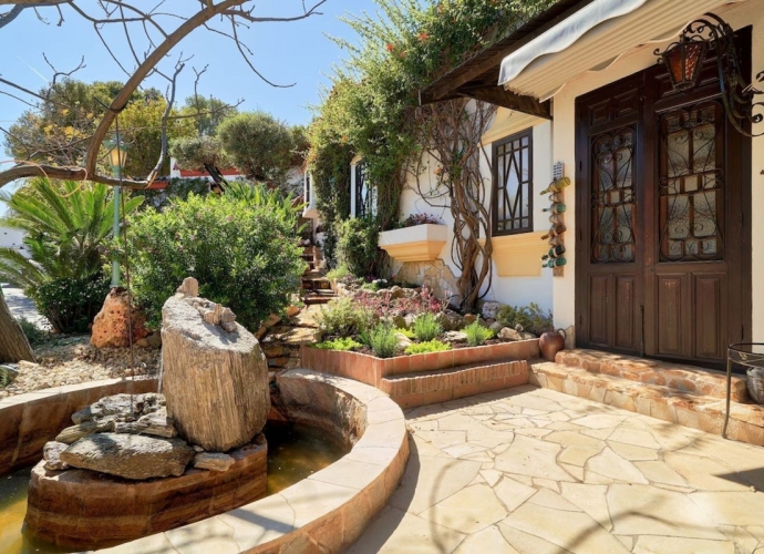 Villa Detached in Las Chapas - 3