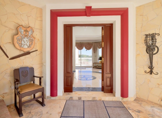 Villa Detached in Las Chapas - 5