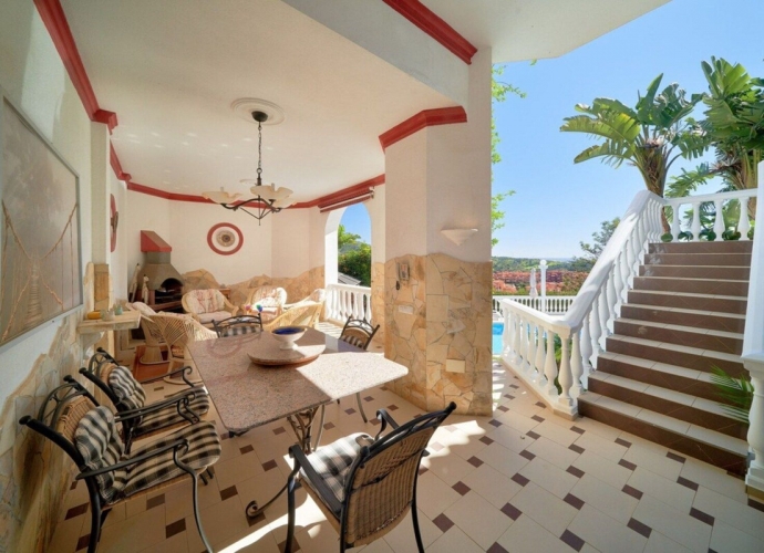 Villa Detached in Las Chapas - 6
