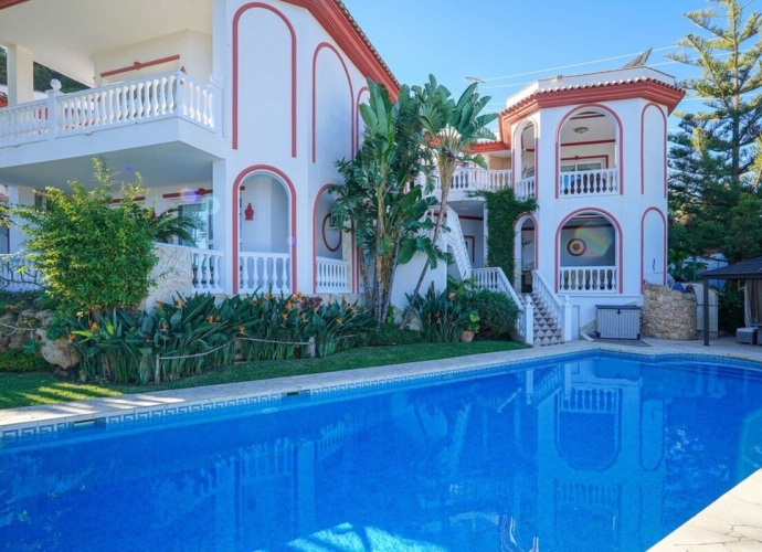Villa Detached in Las Chapas - 8