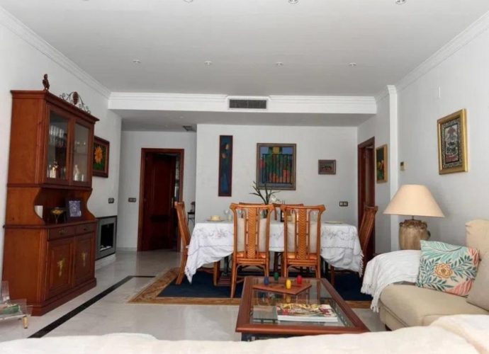 Apartamento Planta Media en The Golden Mile Marbella Real  - 2