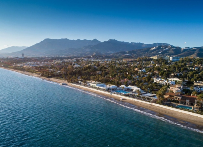 Villa Detached in Los Monteros - 3