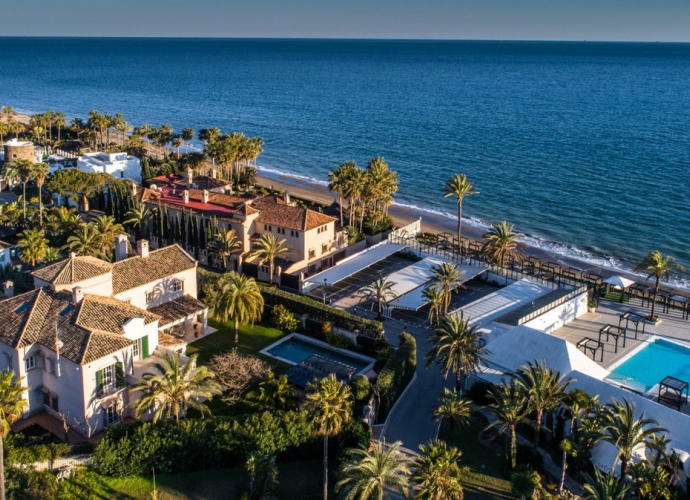 Villa Detached in Los Monteros - 4