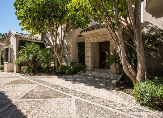 Villa Detached in Los Monteros - 5