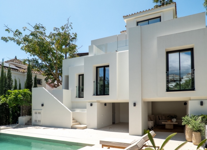Villa Detached in Nueva Andalucía - 2