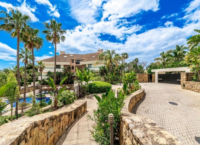 Apartment Middle Floor in Los Monteros - 4