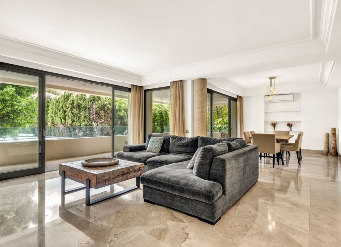 Apartment Middle Floor in Los Monteros - 9