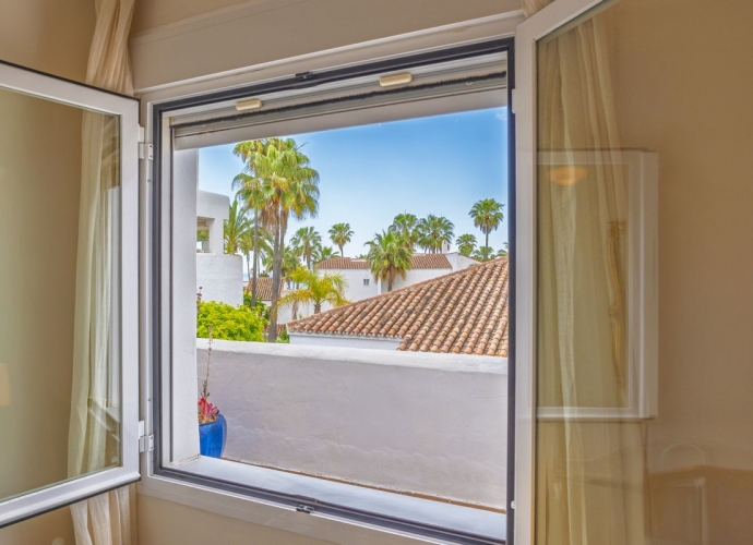 Apartamento Planta Media en Bahía de Marbella - 4