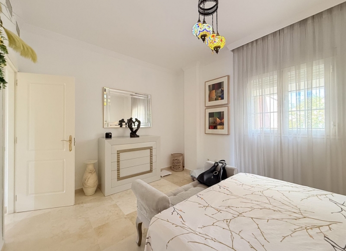 Apartamento Planta Media en Nueva Andalucía River Garden  - 10