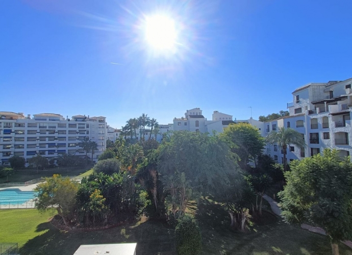 Appartement milieu d’Etage situé à Puerto Banús Jardines del Puerto  - 1