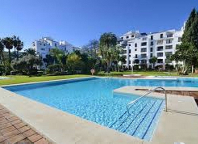 Appartement milieu d’Etage situé à Puerto Banús Jardines del Puerto  - 2