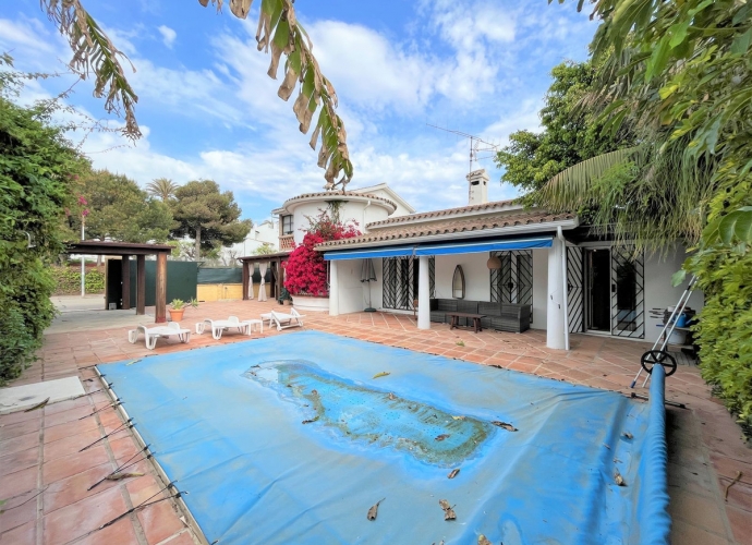 Villa Independiente en Costalita - 2