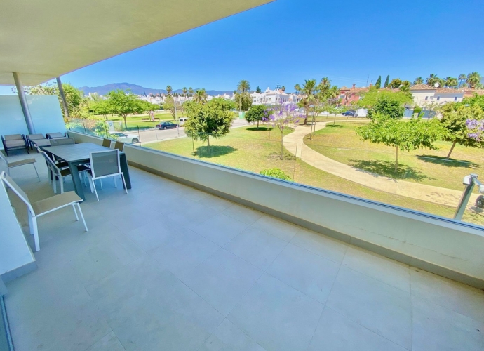 Apartamento Planta Media en Estepona - 1