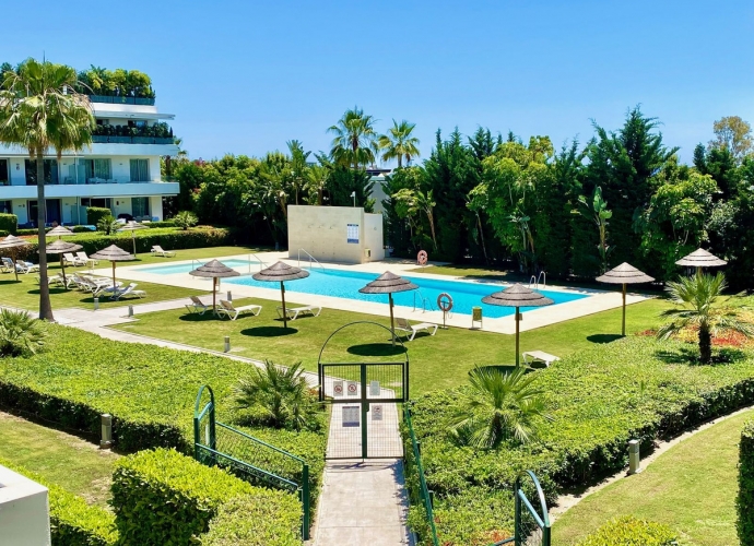 Apartamento Planta Media en Estepona - 3