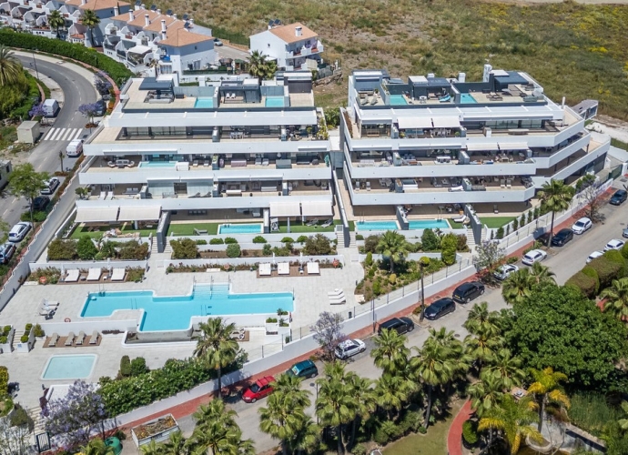 Apartamento Planta Media en Estepona - 1