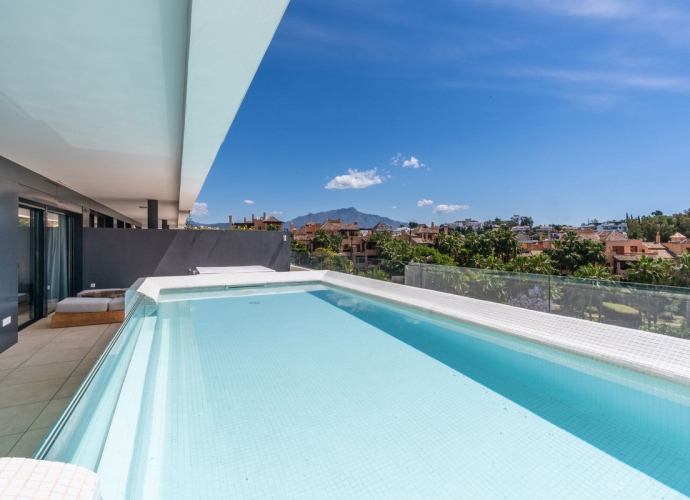 Apartamento Planta Media en Estepona - 3