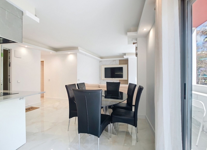Apartamento Planta Media en Estepona - 1