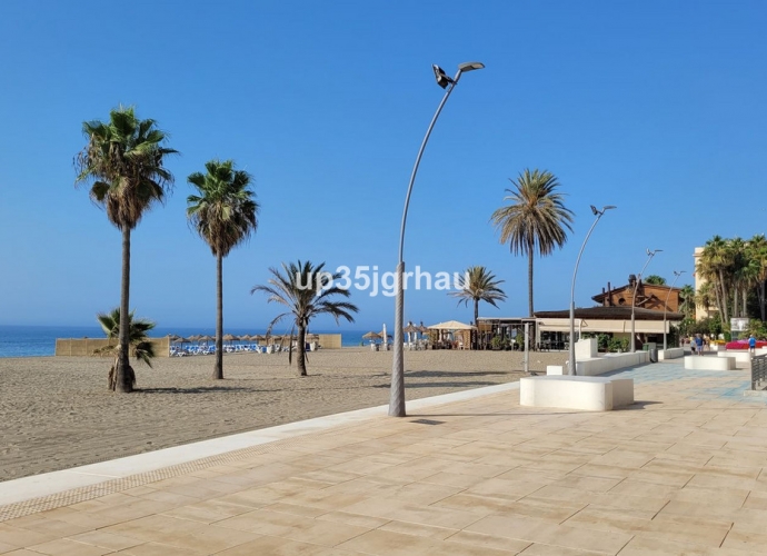 Apartamento Planta Media en Estepona - 1