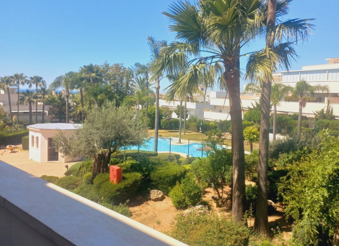 Apartamento Planta Media en Nueva Andalucía Terrazas del Rodeo  - 5