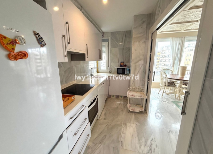 Appartement milieu d’Etage situé à Marbella Apartamentos en el centro de Marbella  - 3