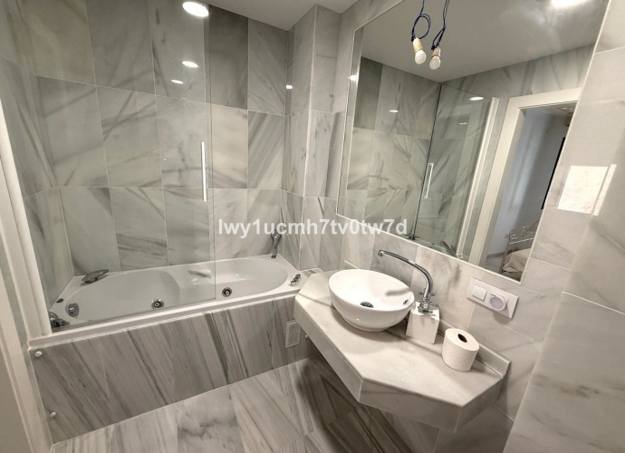 Appartement milieu d’Etage situé à Marbella Apartamentos en el centro de Marbella  - 9