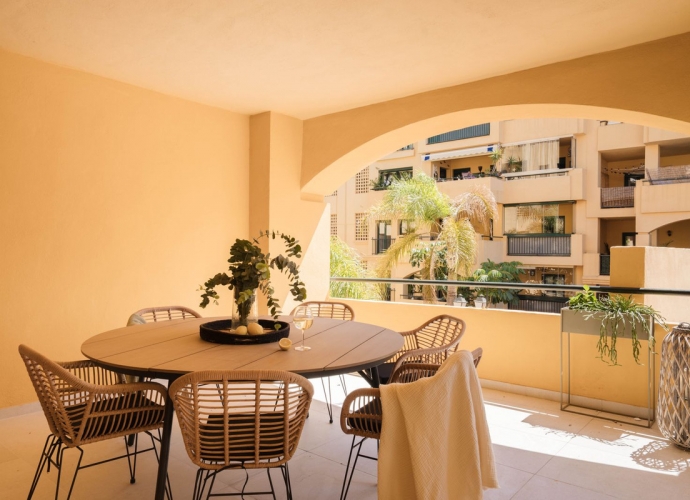 Apartamento Planta Media en San Pedro de Alcántara Los Jazmines  - 1