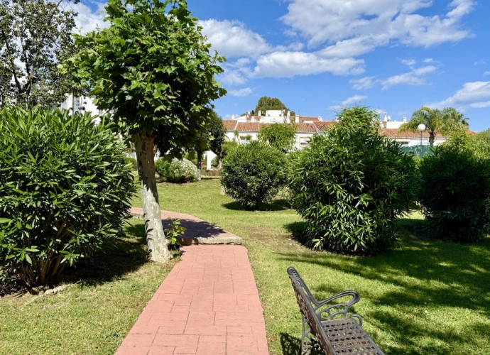 Apartment Middle Floor in Estepona - 2