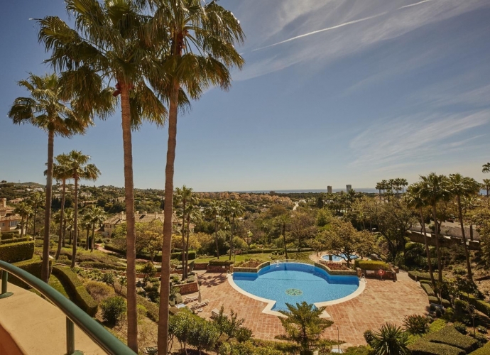 Apartment Middle Floor in Elviria Elviria Hills  - 1