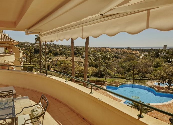 Apartment Middle Floor in Elviria Elviria Hills  - 2