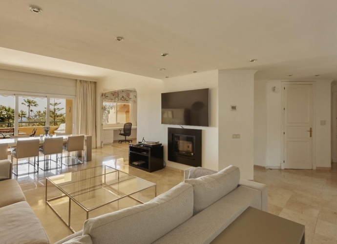 Apartment Middle Floor in Elviria Elviria Hills  - 3