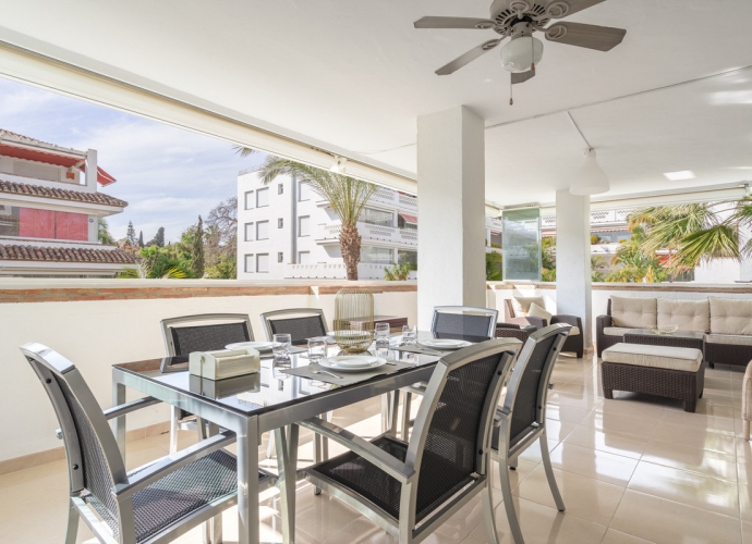 Apartment Middle Floor in The Golden Mile Las Cañas Beach  - 3