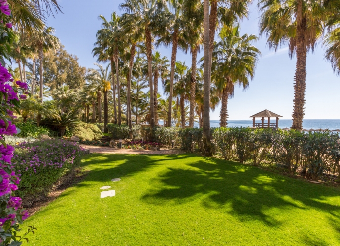 Apartment Middle Floor in The Golden Mile Las Cañas Beach  - 5