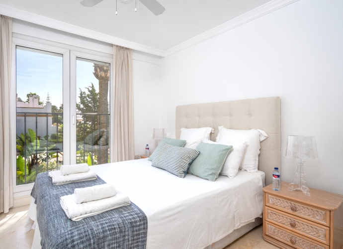 Apartment Middle Floor in The Golden Mile Las Cañas Beach  - 7
