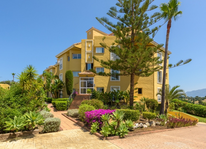 Apartamento Planta Media en Estepona - 1