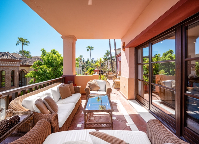Villa Detached in The Golden Mile - 1
