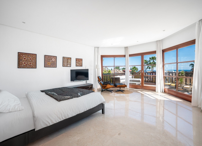 Villa Detached in The Golden Mile - 3