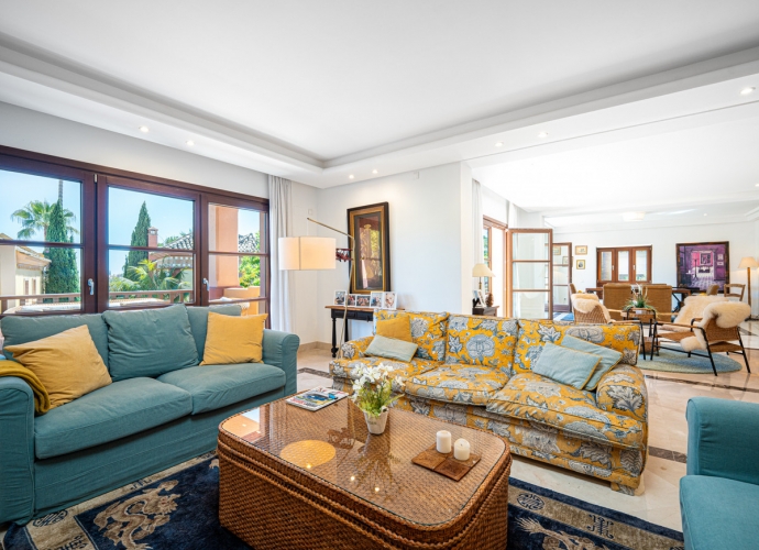 Villa Detached in The Golden Mile - 4